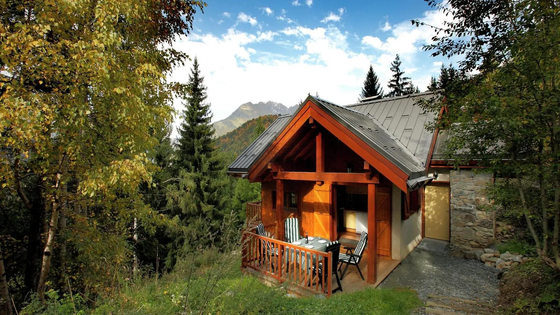 Pretty Chalet Near The Oz Ski Area, Cleaning Included Oz Γαλλία