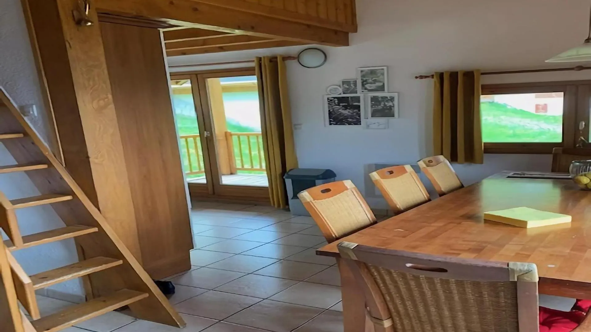 Pretty Chalet Near The Oz Ski Area, Cleaning Included Oz 0*,  Γαλλία